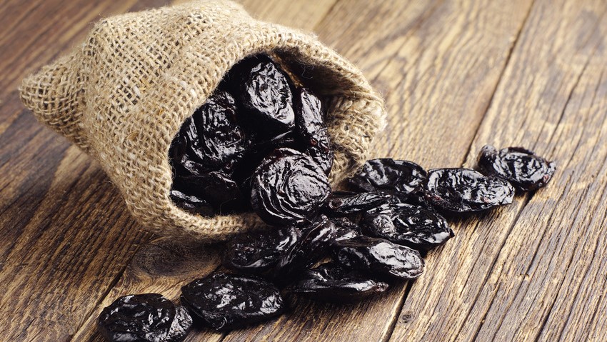 Getrocknete Pflaumen sind auch als Prünellen bekannt. 