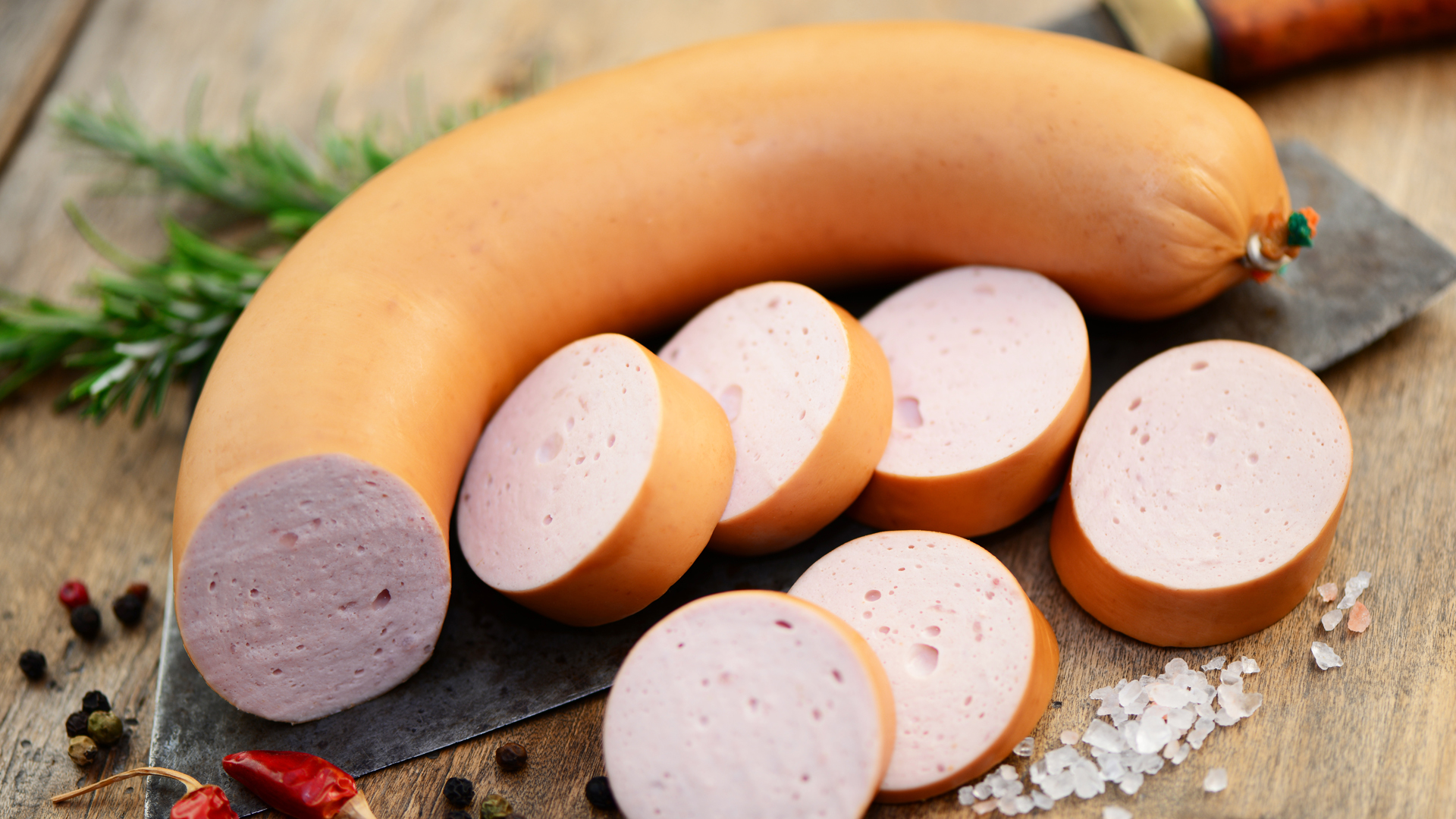 Fleischwurst: beliebt als Brotbelag und würzige Suppeneinlage. 