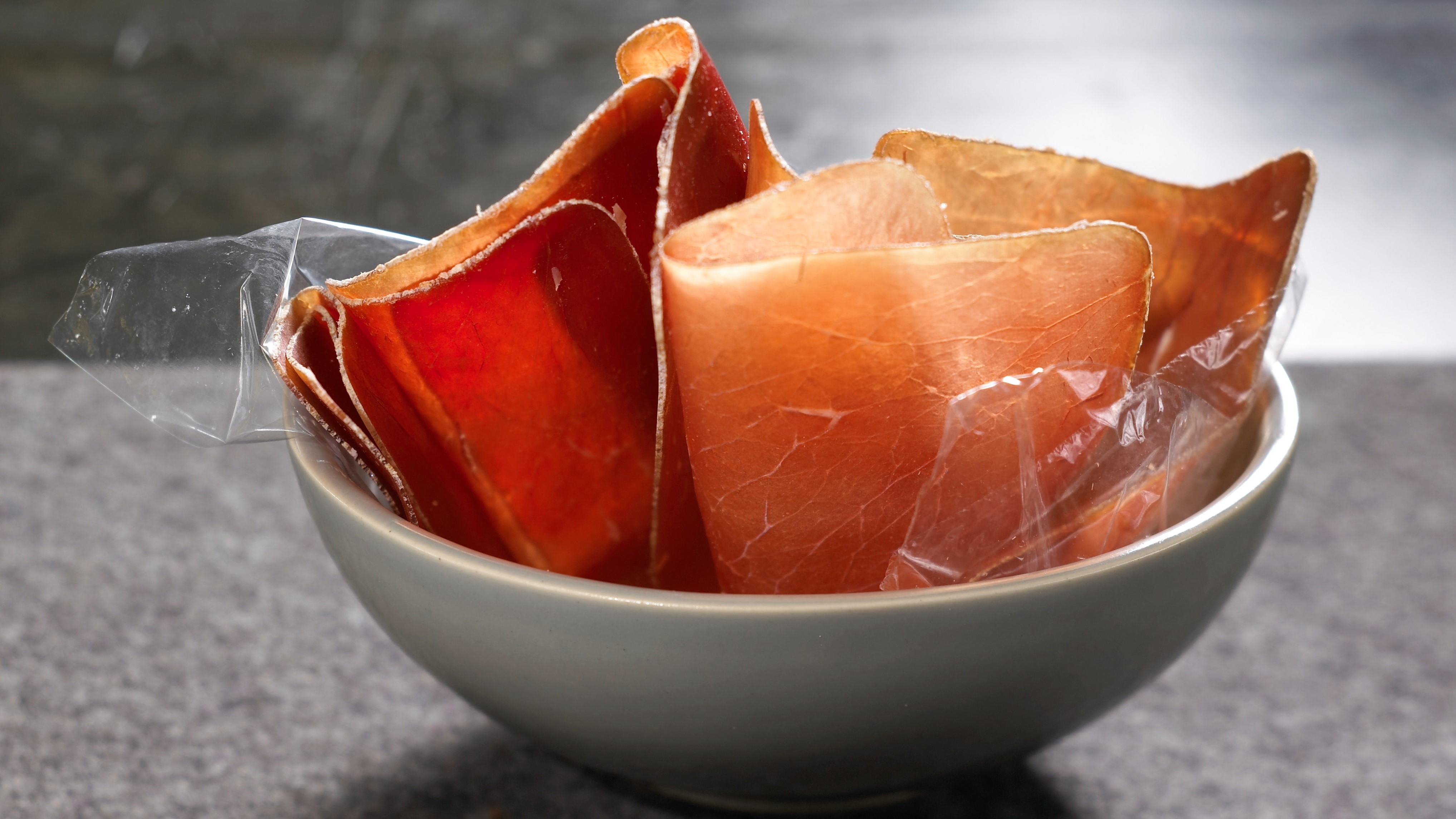 Bündnerfleisch wird aus der Oberschale der Rinderkeule gewonnen. .