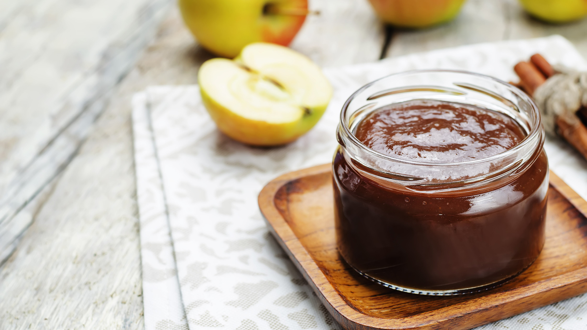 Apfel- und Birnenkraut passt auch zu herzhaften Gerichten.