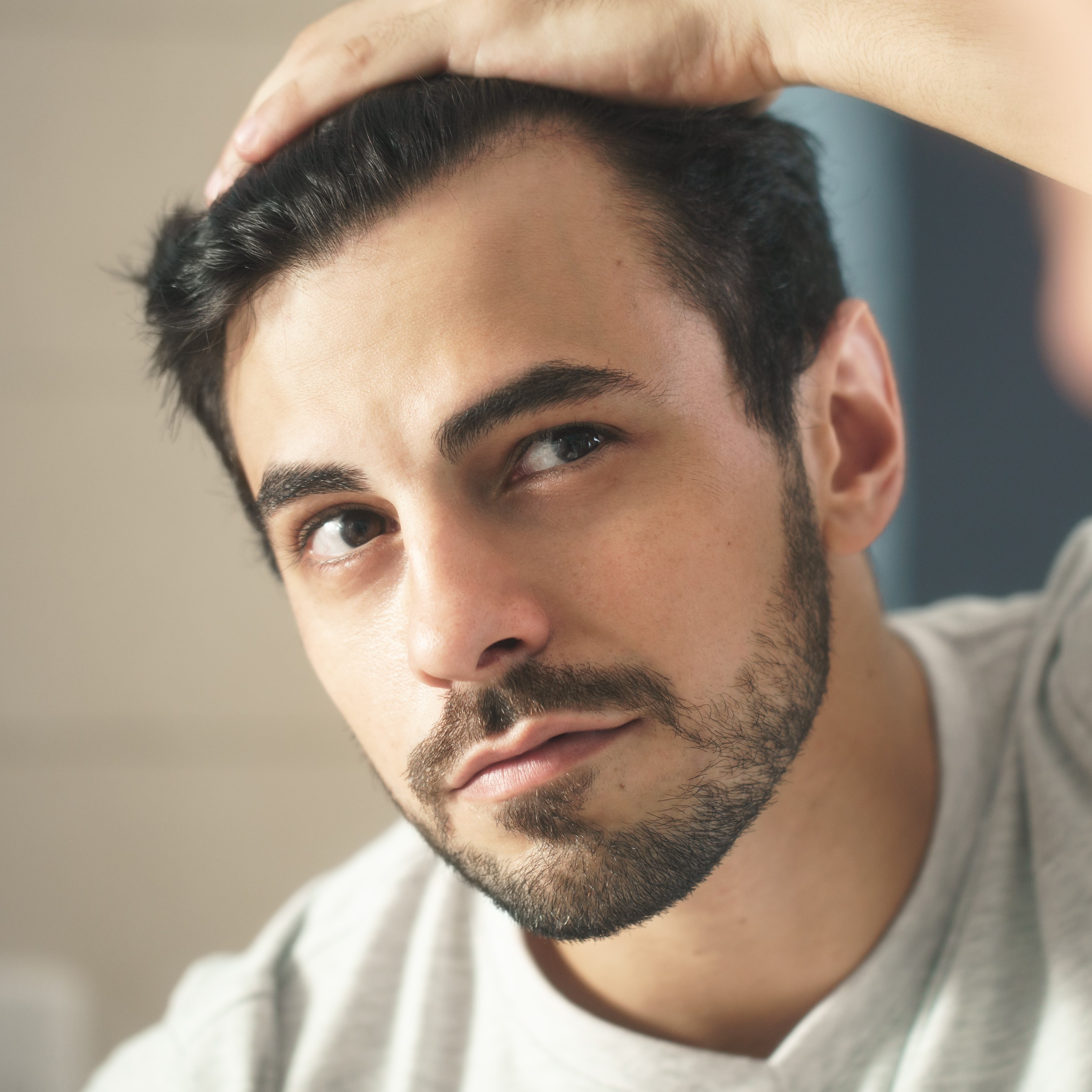 Männer mit Geheimratsecken Haarpflege