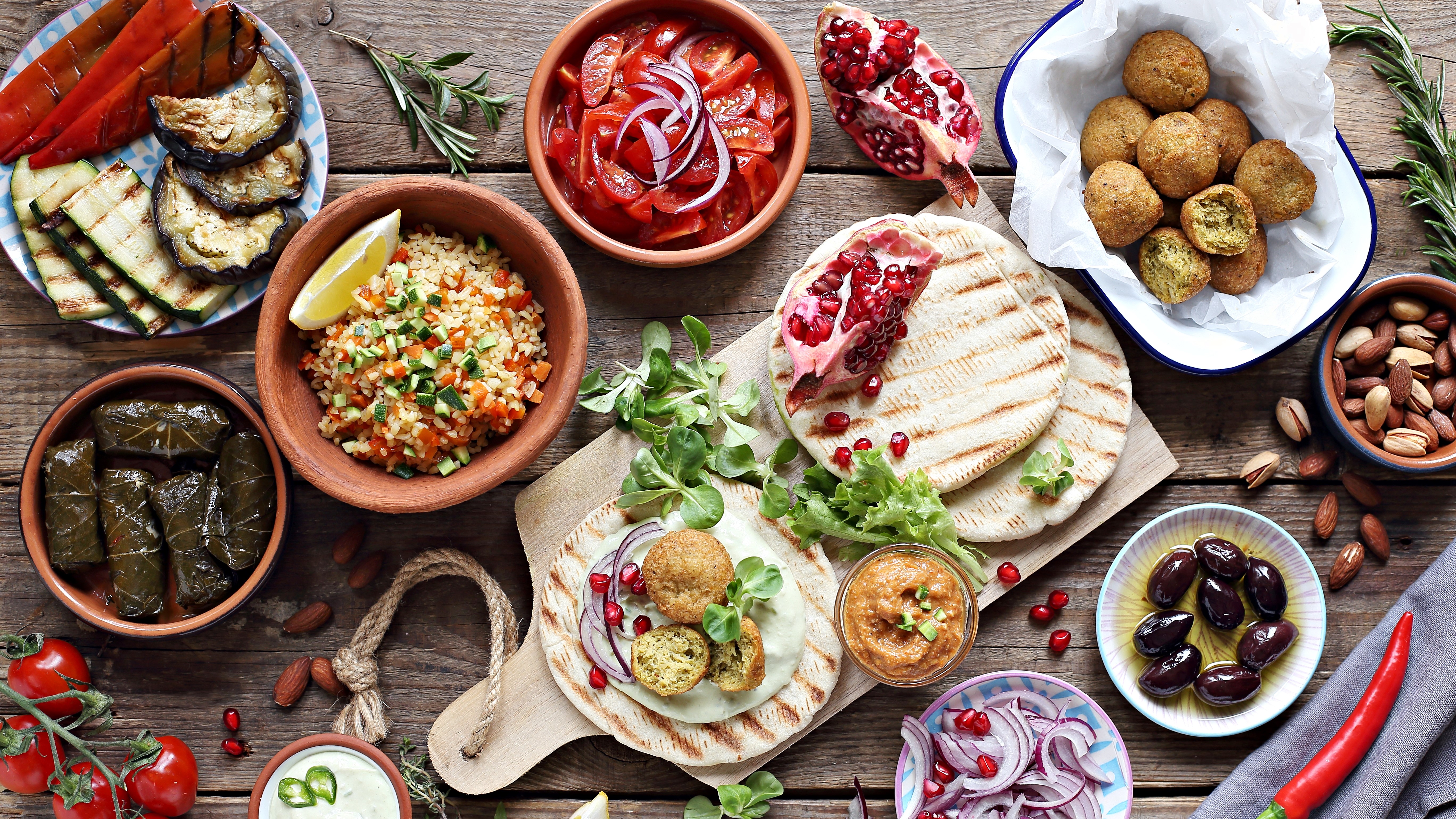 Festtafel mit halal Lebensmitteln