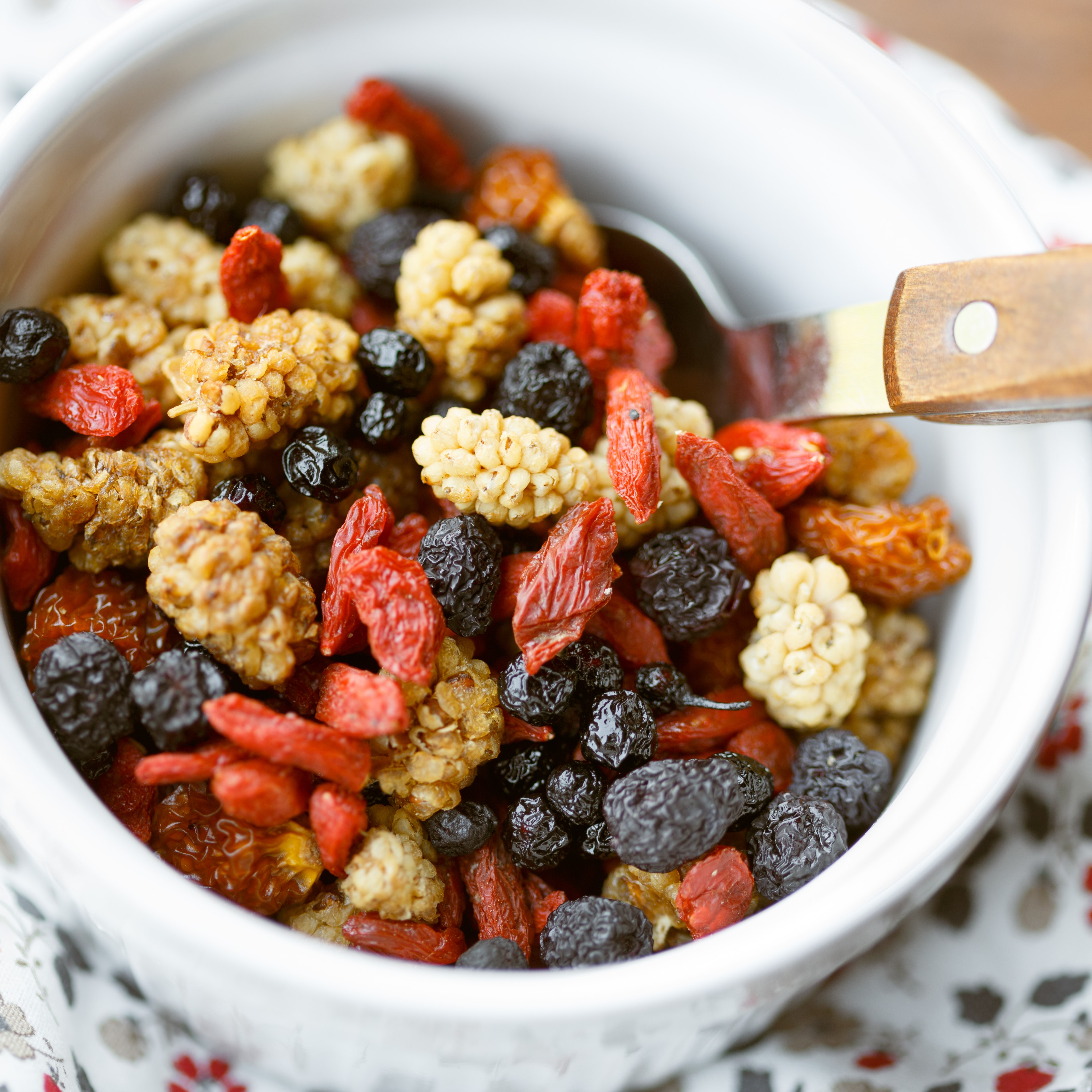 Müsli mit getrockneten Maqui